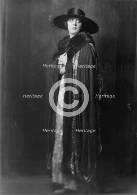 Cowl, Jane, Miss, portrait photograph, 1917 Sept. 17. Creator: Arnold Genthe.
