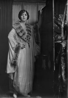 Cowl, Jane, Miss, portrait photograph, 1918 Oct. 14. Creator: Arnold Genthe