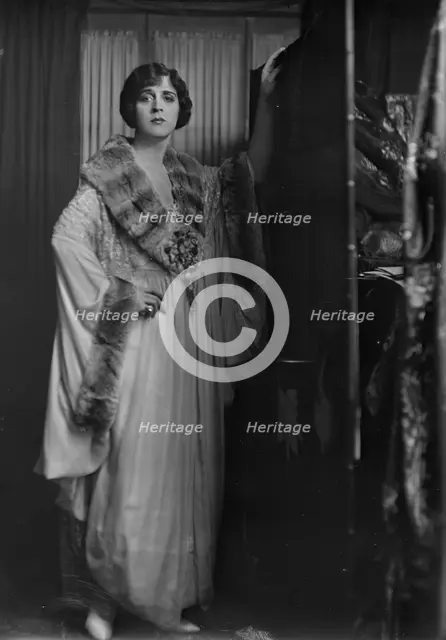 Cowl, Jane, Miss, portrait photograph, 1918 Oct. 14. Creator: Arnold Genthe.