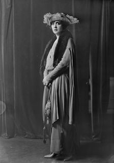 Cowl, Jane, Miss, portrait photograph, 1918 Oct. 14. Creator: Arnold Genthe