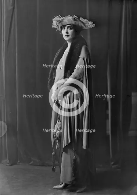 Cowl, Jane, Miss, portrait photograph, 1918 Oct. 14. Creator: Arnold Genthe.