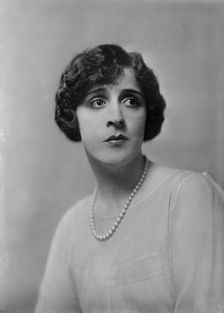 Cowl, Jane, Miss, portrait photograph, 1918 Oct. 14. Creator: Arnold Genthe