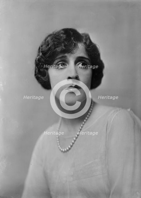 Cowl, Jane, Miss, portrait photograph, 1918 Oct. 14. Creator: Arnold Genthe.
