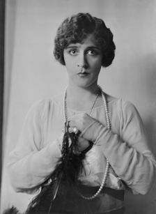 Cowl, Jane, Miss, portrait photograph, 1918 Oct. 14. Creator: Arnold Genthe