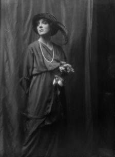 Cowl, Jane, Miss, portrait photograph, between 1912 and 1914. Creator: Arnold Genthe