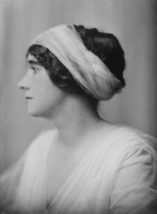 Cox, Marion, Miss (Mrs. J.W. Cox), portrait photograph, 1915 May 17. Creator: Arnold Genthe