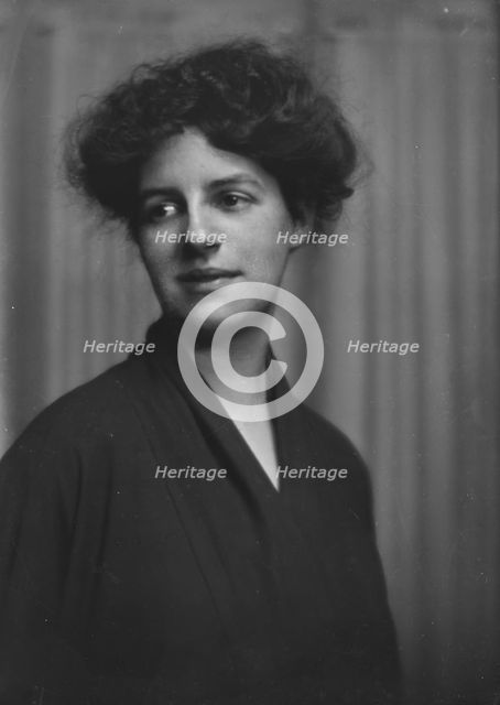 Cox, Miss, portrait photograph, 1916 Mar. 31. Creator: Arnold Genthe.