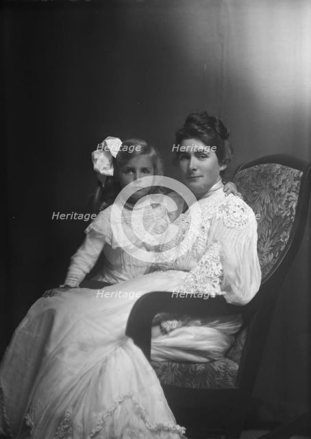 Coxhead girl and mother, portrait photograph, 1906 Dec. 2. Creator: Arnold Genthe.