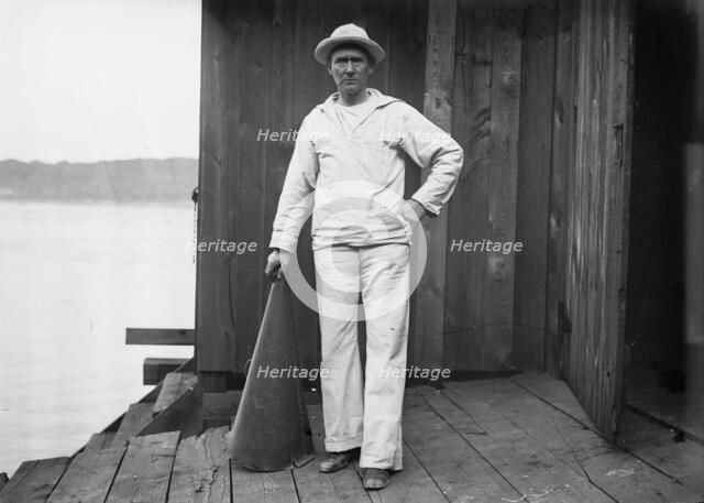 Coach Vail (Wisc) [i.e., Wisconsin], 1913. Creator: Bain News Service.