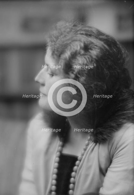 Coates, Dorothy, Miss, portrait photograph, 1916 Jan. 18. Creator: Arnold Genthe.