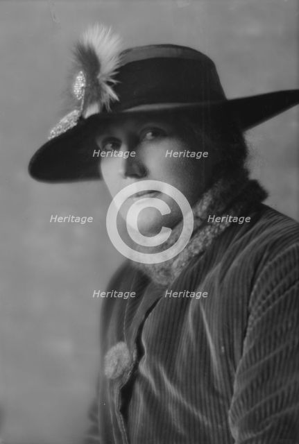 Coates, Dorothy, Miss, portrait photograph, 1916 Jan. 19. Creator: Arnold Genthe.