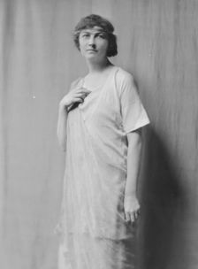 Coburn, C., Mrs., portrait photograph, 1915. Creator: Arnold Genthe