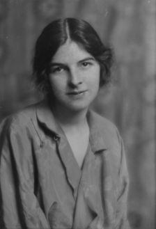 Coleman, C., Miss, portrait photograph, 1915 Feb. 26. Creator: Arnold Genthe