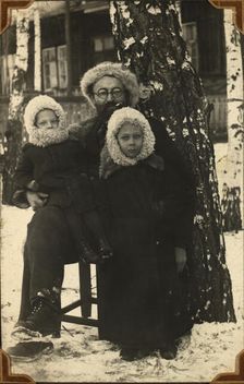 Colonist Vaisman with the Van Smeer Children, 1927. Creator: Unknown