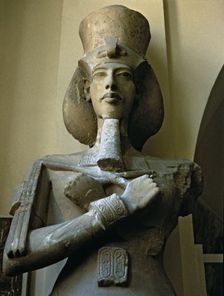 Colossal statue of Akhenaten, detail of the top