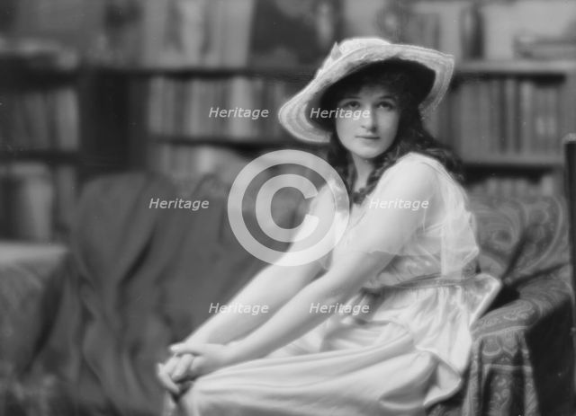 Collins, Miriam, Miss, portrait photograph, 1915 June 7. Creator: Arnold Genthe.