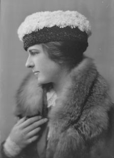 Colt, R.C., Mrs., portrait photograph, 1916 Apr. 6. Creator: Arnold Genthe