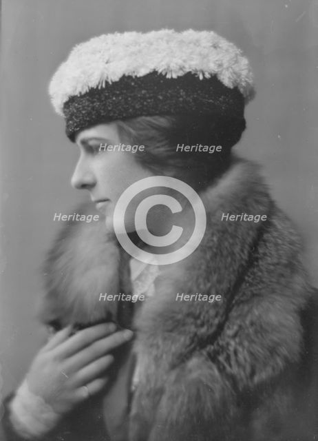 Colt, R.C., Mrs., portrait photograph, 1916 Apr. 6. Creator: Arnold Genthe.
