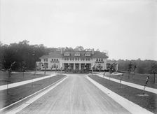 Columbia Country Club, 1912. Creator: Harris & Ewing