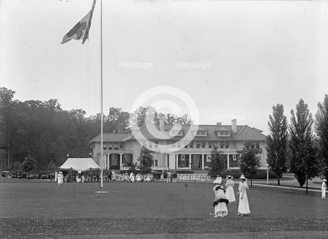 Columbia Country Club, 1917. Creator: Harris & Ewing.