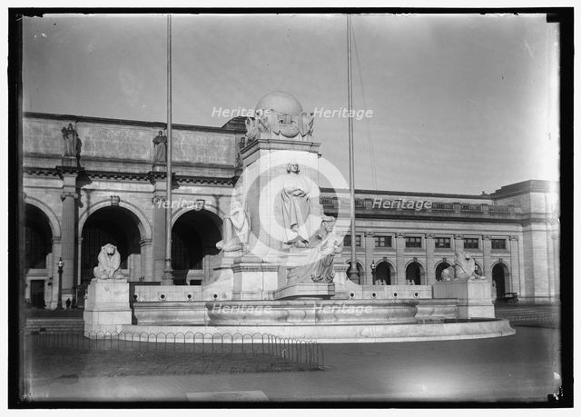 Columbus Monument, between 1914 and 1918. Creator: Harris & Ewing.