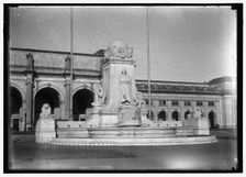 Columbus Monument, between 1914 and 1918. Creator: Harris & Ewing