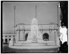 Columbus Memorial, with front of Union Station, between 1910 and 1920. Creator: Harris & Ewing