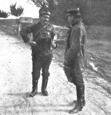 'Combat Aerien; Deux "poilus" de l'air; Le monoplan de Vedrines; a gauche..., 1918. Creator: Unknown