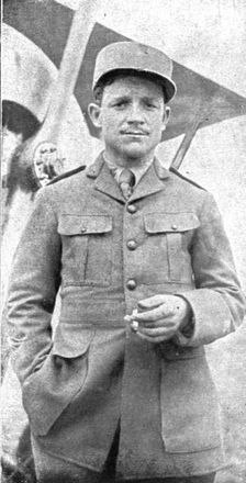 'Combat Aerien; Deux "poilus" de l'air; Raoul Lufbery, pilote dans l'aviation francaise 1918. Creator: Unknown