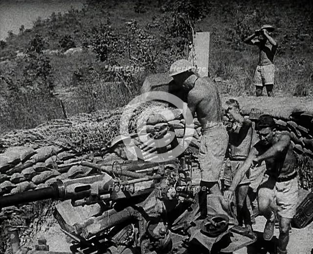 Commonwealth Troops Running to an Anti-Aircraft Gun, 1941. Creator: British Pathe Ltd.