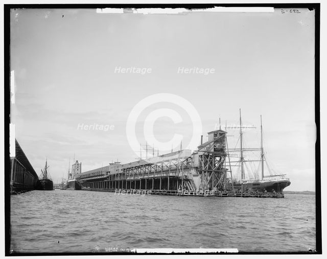 Commandancia St. wharf, Pensacola, Florida, between 1900 and 1906. Creator: Unknown.