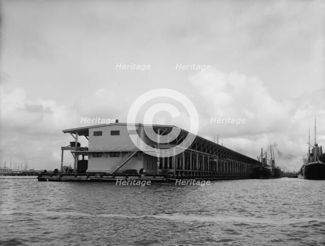 Commandancia Street wharf, Pensacola, Fla., between 1900 and 1905. Creator: Unknown.