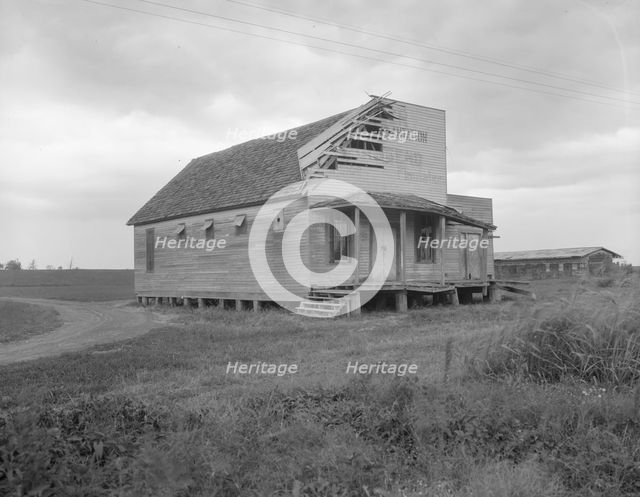 Commissary of the Gold Dust Plantation near Clarksdale, Mississippi, 1937. Creator: Dorothea Lange.