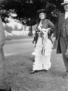 Confederate Monument - Arlington National Cemetery. Mrs. Daisy Mclaurin Stevens, President..., 1914. Creator: Harris & Ewing