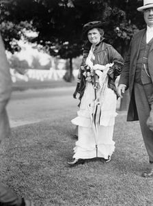 Confederate Monument - Arlington National Cemetery. Mrs. Daisy Mclaurin Stevens, President..., 1914. Creator: Harris & Ewing