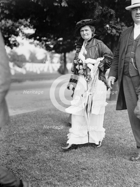 Confederate Monument - Arlington National Cemetery. Mrs. Daisy Mclaurin Stevens, President..., 1914. Creator: Harris & Ewing.