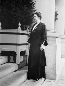 Confederate Monument - Arlington National Cemetery. Mrs. Daisy McLaurin Stevens, President..., 1914. Creator: Harris & Ewing