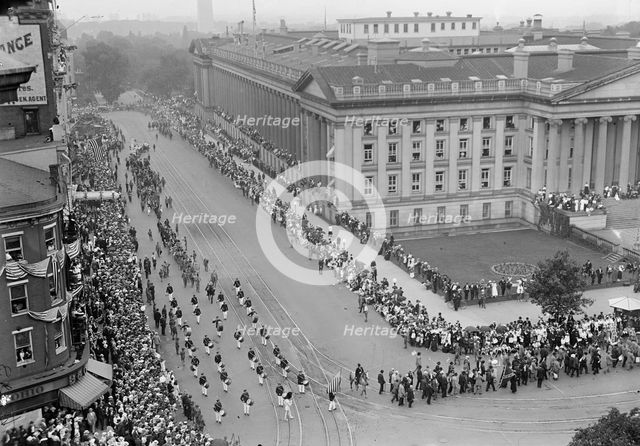 Confederate Reunion - Parade, 1917. Creator: Harris & Ewing.