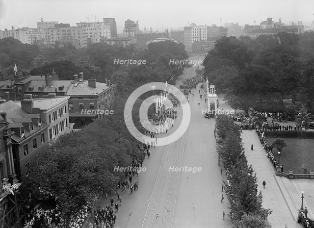 Confederate Reunion - Parade, 1917. Creator: Harris & Ewing.