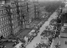 Confederate Reunion - Parade, 1917. Creator: Harris & Ewing
