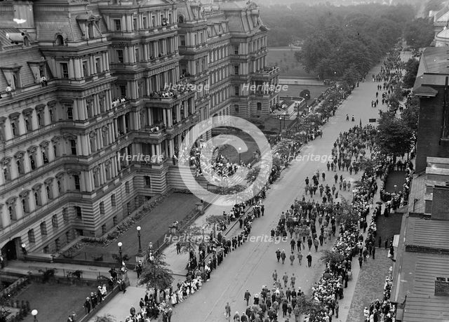 Confederate Reunion - Parade, 1917. Creator: Harris & Ewing.
