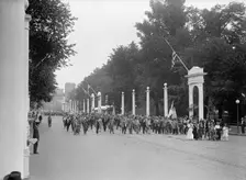 Confederate Reunion - Parade Passing Through Court of Honor, 1917. Creator: Harris & Ewing