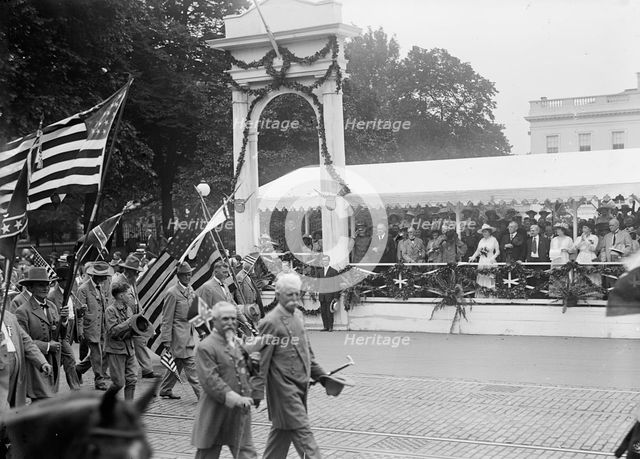 Confederate Reunion - Parade; Reviewing Stand, 1917. Creator: Harris & Ewing.