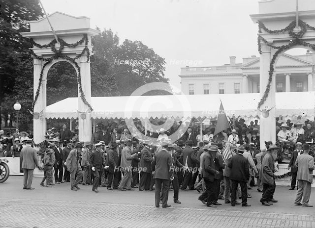 Confederate Reunion - Parade; Reviewing Stand, 1917. Creator: Harris & Ewing.