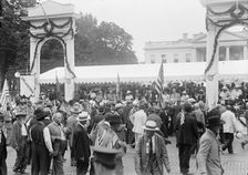 Confederate Reunion - President And Mrs. Wilson; Marshall, Etc. Reviewing Parade From Stand..., 1917 Creator: Harris & Ewing