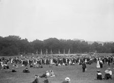 Confederate Reunion - Registration Day. Crowds At Monument Grounds, 1917. Creator: Harris & Ewing