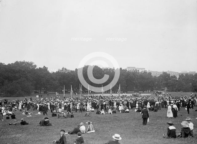 Confederate Reunion - Registration Day. Crowds At Monument Grounds, 1917. Creator: Harris & Ewing.