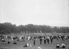 Confederate Reunion - Registration Day. Crowds At Monument Grounds, 1917. Creator: Harris & Ewing