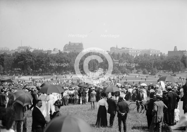 Confederate Reunion - Registration Day. Crowds At Monument Grounds, 1917. Creator: Harris & Ewing.