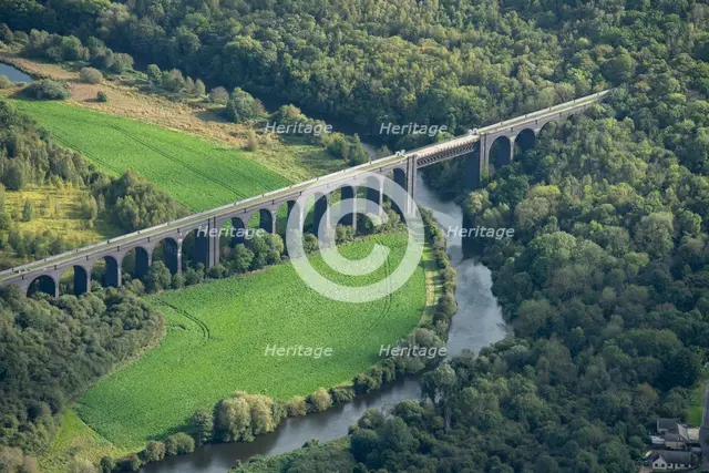 Conisbrough Viaduct, built using the Blondin aerial ropeway system for the Dearne Valley Railway, Do Creator: Robyn Andrews.